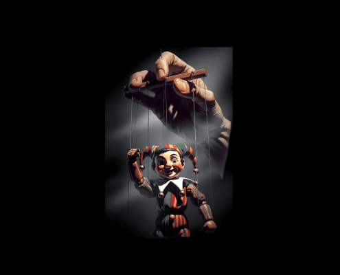 Marionette an Fäden: Ausgenutzt werden.