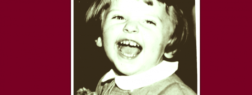 Lachendes kleines Mädchen, Babyboomerin