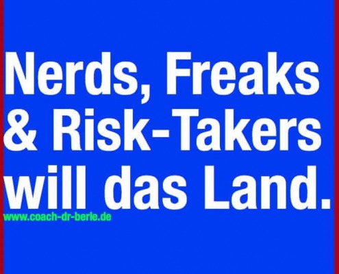 alt="Coaching München & Stuttgart: Dr. Berle. Nerds, Freaks, Risk-Takers will das Land, Grafik weiß auf blau"